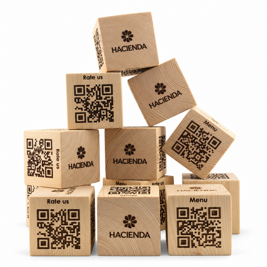 Ξύλινος Κύβος με Λογότυπο & QR Code | Μασίφ Πεύκο | 6cm